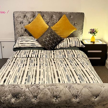 2 Bedrooms Entire Apartment Self Check In Kelty Экстерьер фото