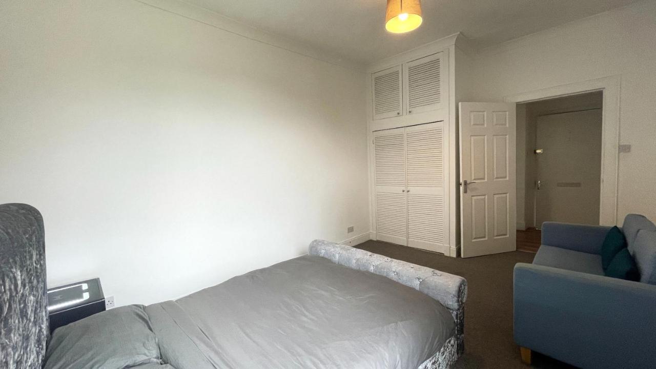 2 Bedrooms Entire Apartment Self Check In Kelty Экстерьер фото