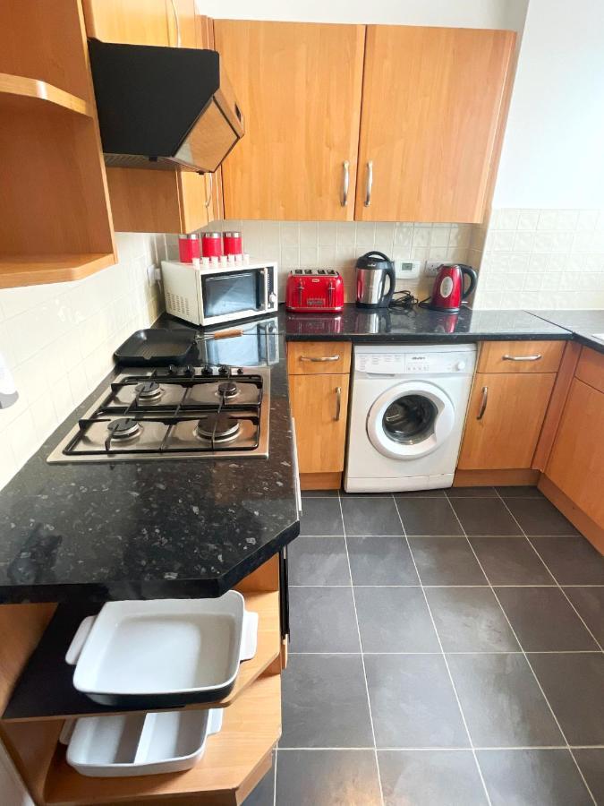 2 Bedrooms Entire Apartment Self Check In Kelty Экстерьер фото