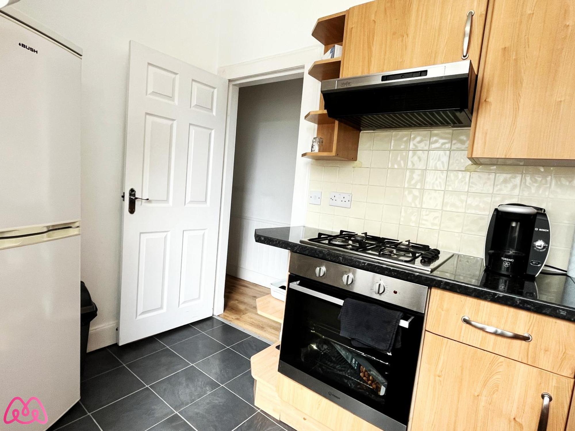 2 Bedrooms Entire Apartment Self Check In Kelty Экстерьер фото