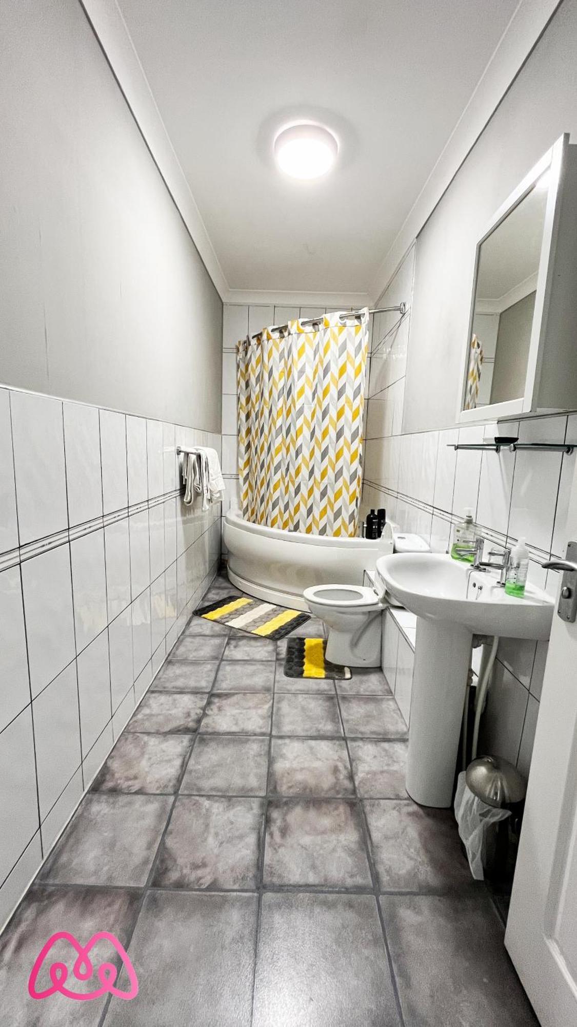2 Bedrooms Entire Apartment Self Check In Kelty Экстерьер фото