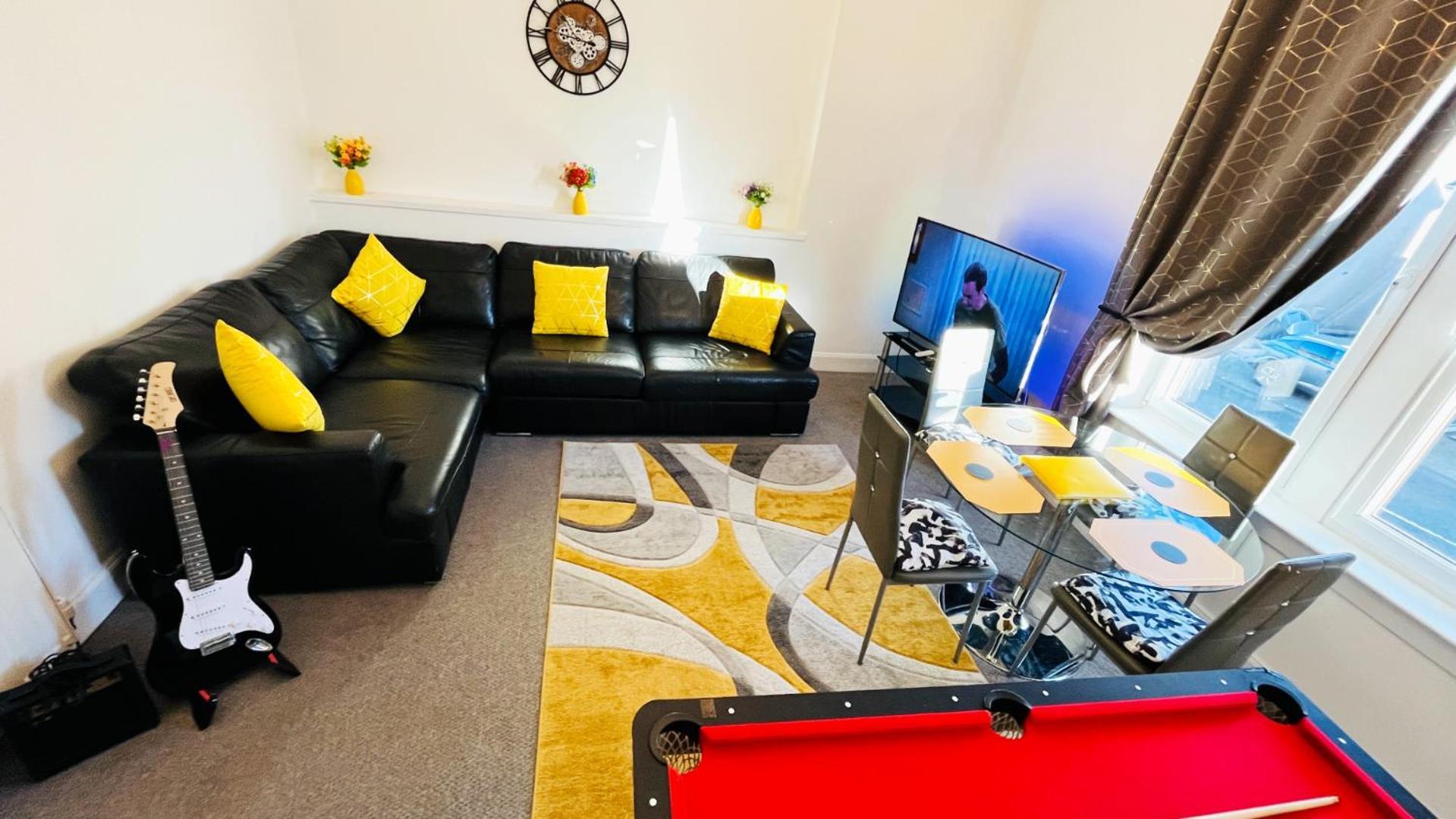 2 Bedrooms Entire Apartment Self Check In Kelty Экстерьер фото